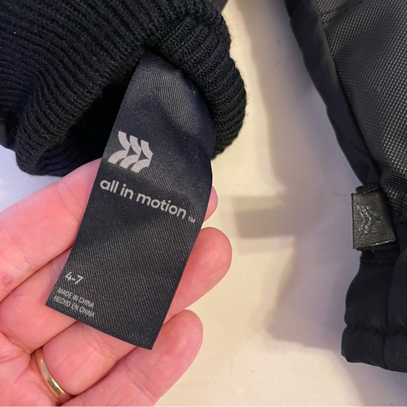 Two pairs All In Motion winter gloves for ages 4-7 - Picture 6 of 7